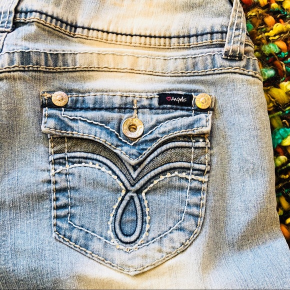 Light wash cuff capris - Picture 6 of 8